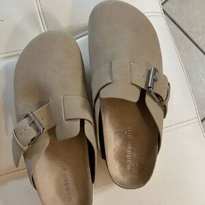 Madden Girl Tan Slip-On Clogs, Sz 7